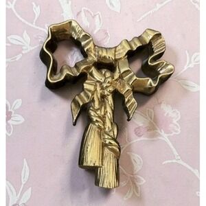 VTG Burwood bow tassel ribbon wall decor Romantic Cottagecore Granny Shabby Chic